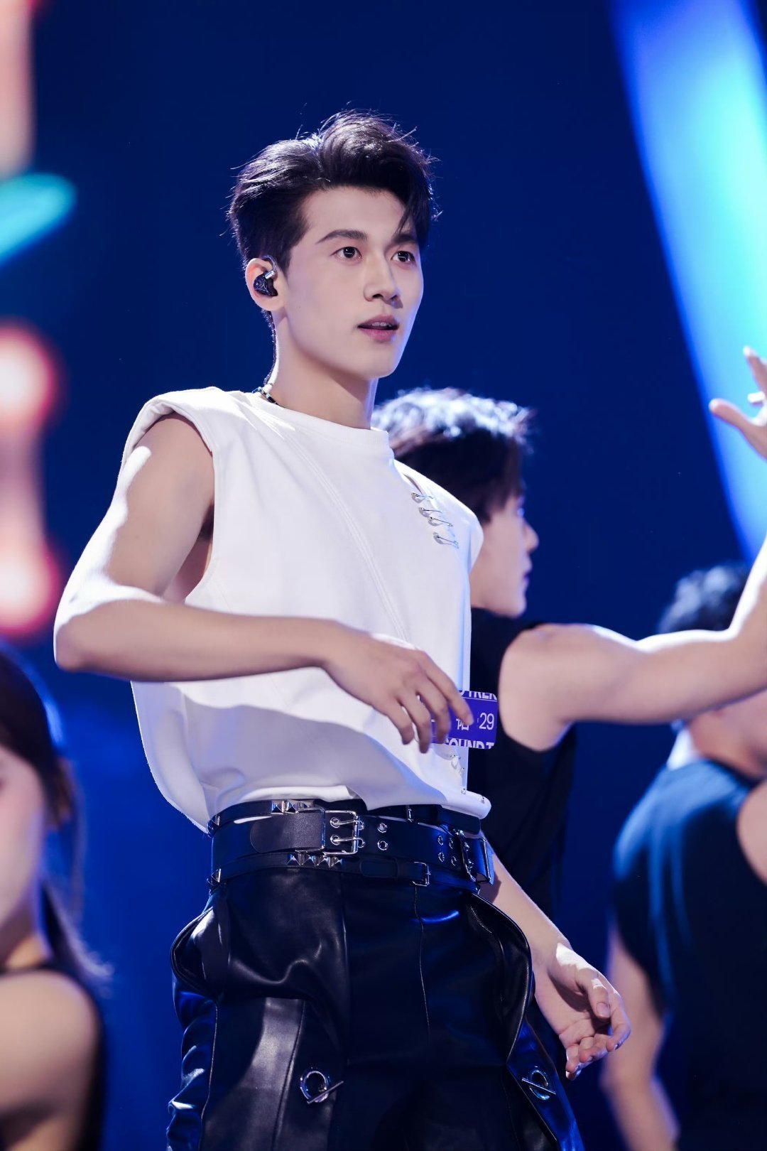 华晨宇 下一场就是快乐男声2026华晨宇也是坐在路由器上冲浪的程度hhhhhh，