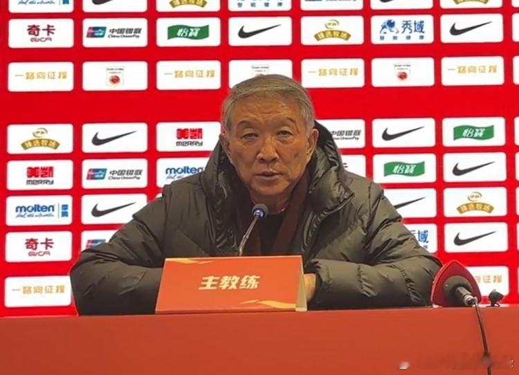 赛后女篮主教练宫鲁鸣￼谈到了今年女篮的目标，他说：“希望在确保出线的情况下，争取