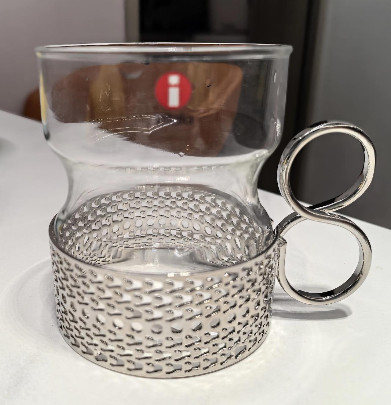 今日份喝茶的快乐是新杯子给的
      我是个杯子控，以前看到好看的杯子就忍不