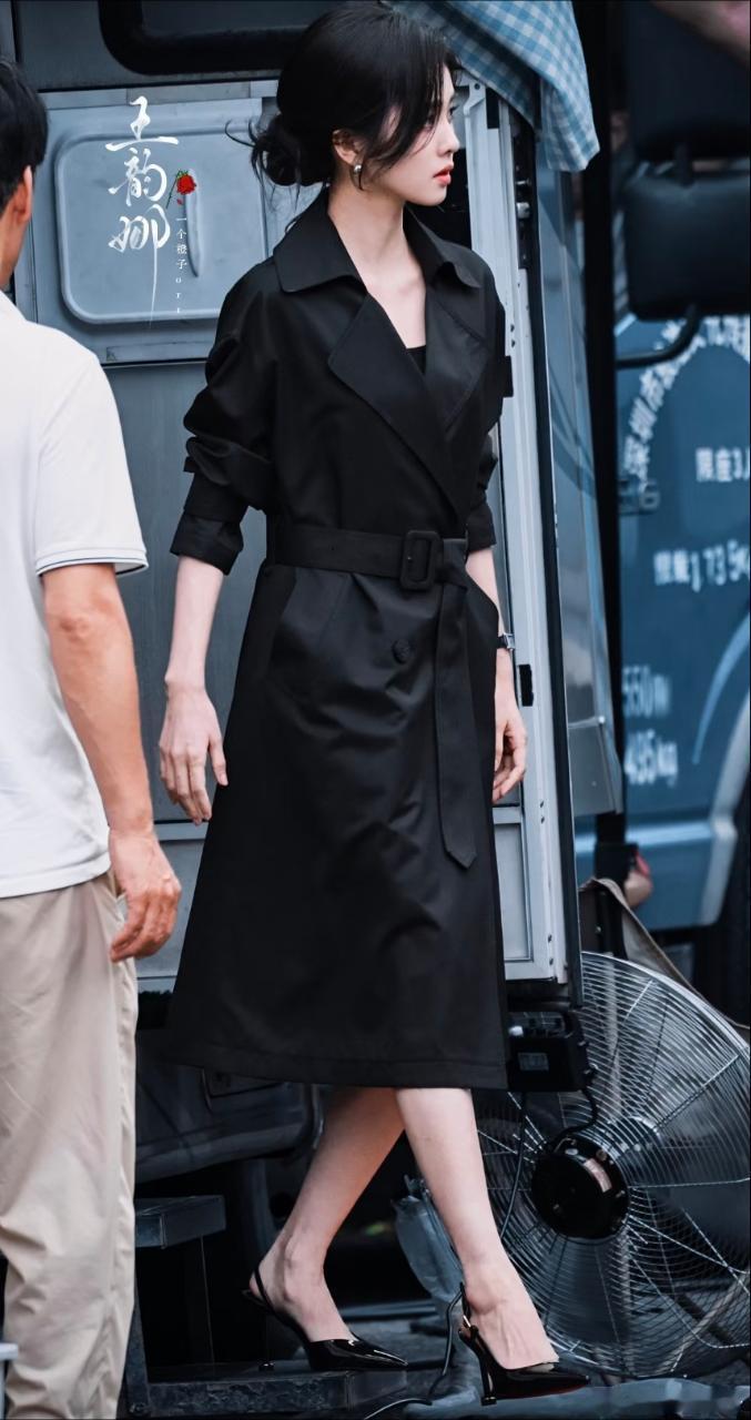 白鹿 完全妈妈我的妈呀白鹿这个低盘发真的超级美要啥有啥 