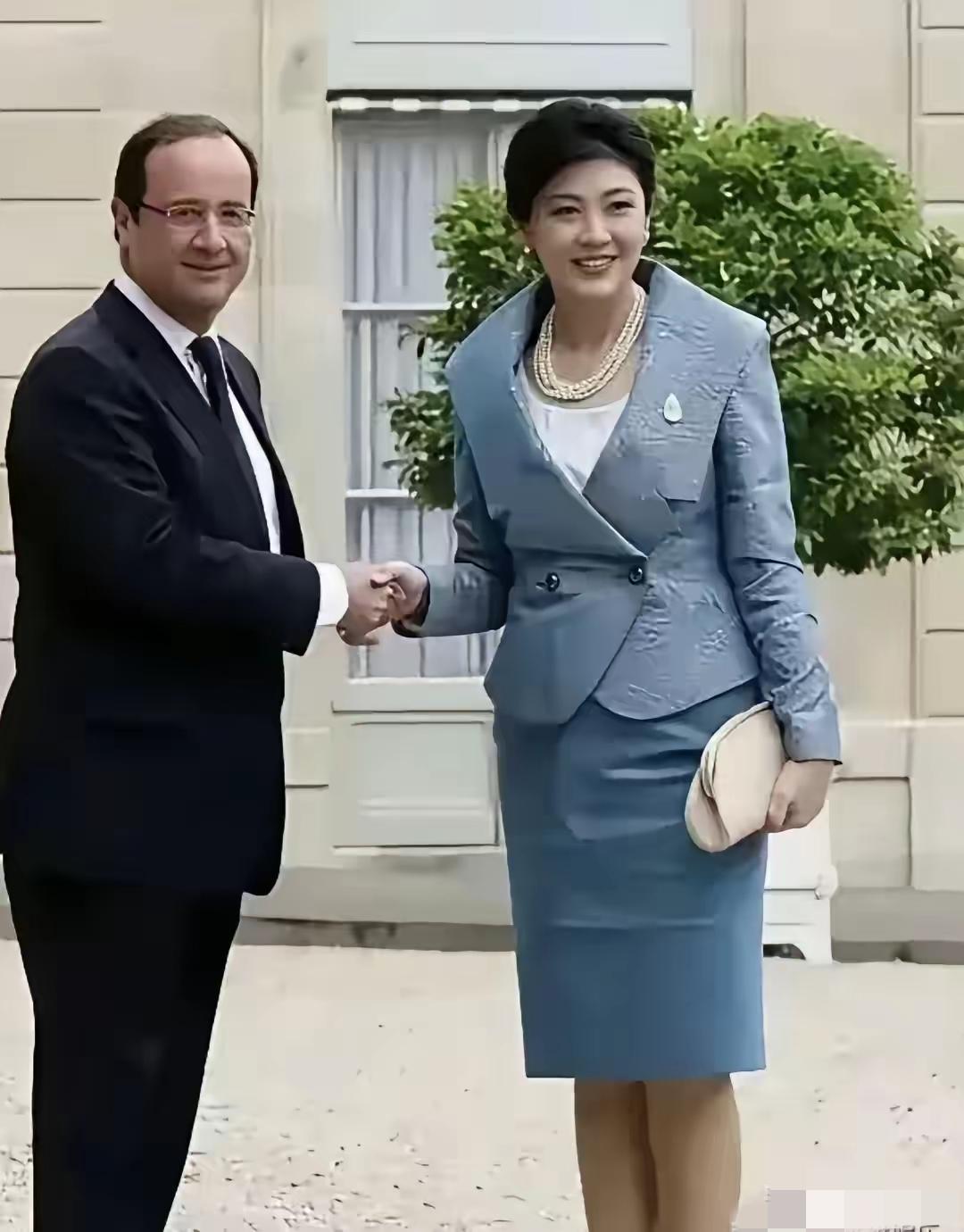 不懂就要问，刷到这张照片，感觉这位女士好面熟，可愣是记不起她名字，有知道她是谁的