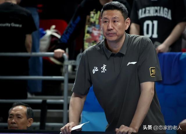 李楠实现北汽夺冠，只出三招
一招球队凝聚力，许利民执教时，北汽可是一盘散沙，小外