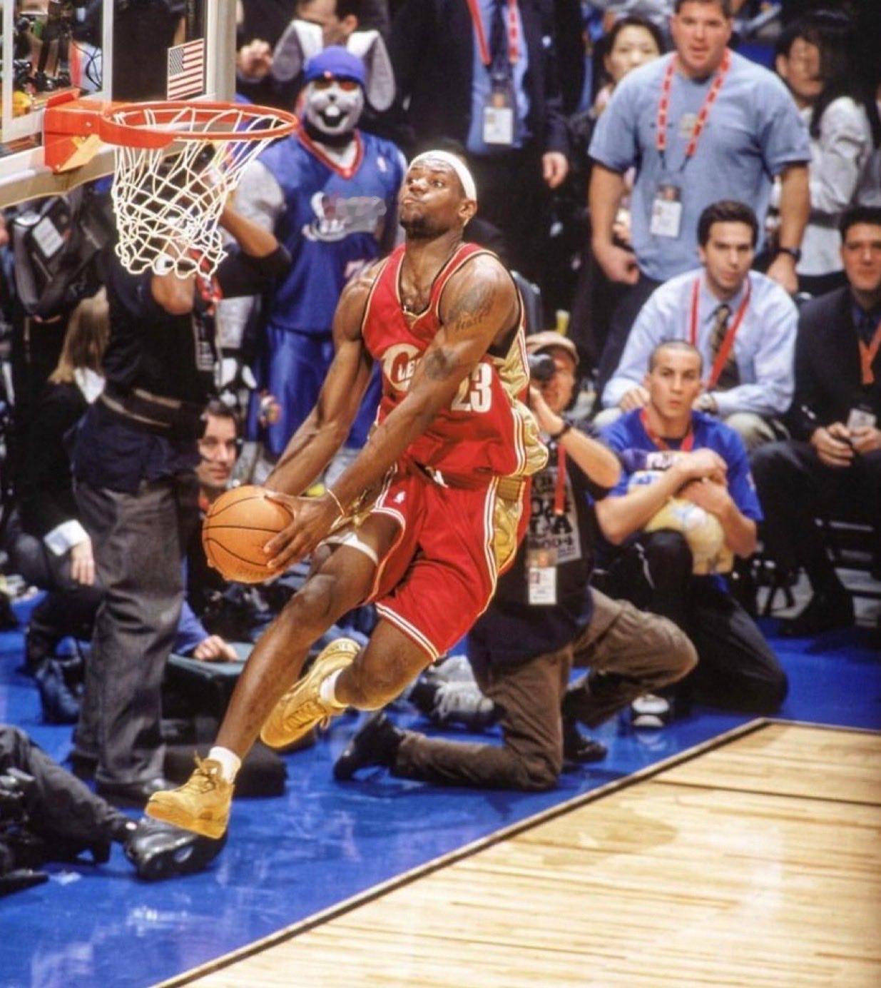 19岁的詹姆斯和41岁的詹姆斯。洛杉矶湖人