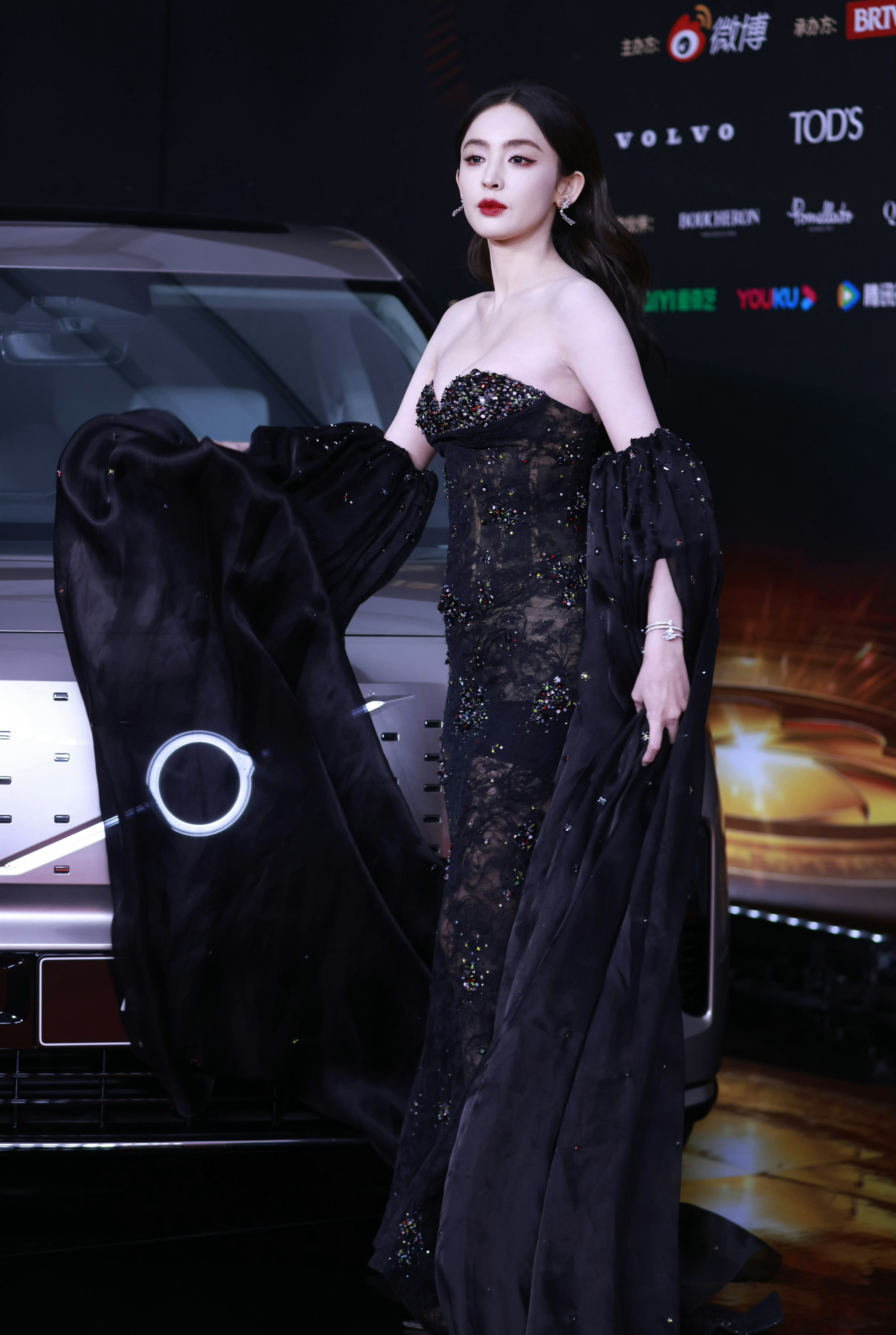 娜扎✖️微博视界大会红毯生图，自信大方美丽动人[送花花] ​​​