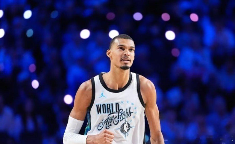 NBA全明星周末迎来正赛。世界队连续惜败给新星队和条纹队遭到淘汰，但是马刺队球星