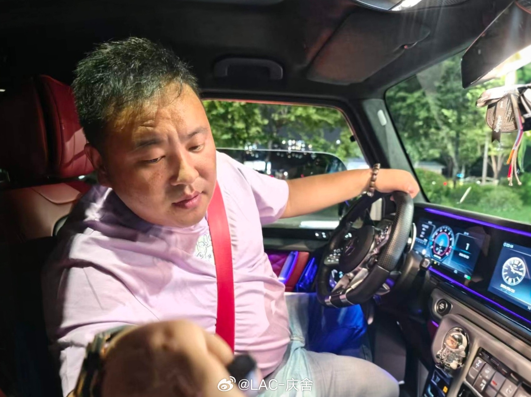 最近开上了G63在团队群里分享了一张油耗图有同事就说：奔驰大G这不也挺省油的有没
