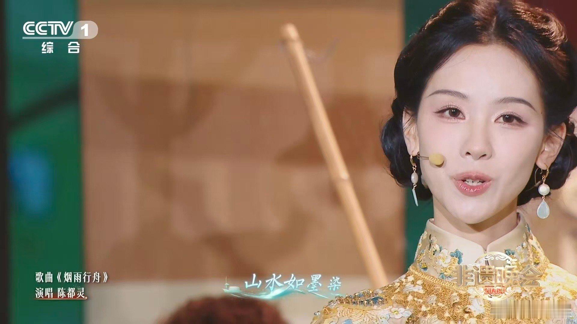 2000多小时织就的云锦旗袍有多美陈都灵4次非遗旗袍变装 被陈都灵的非遗旗袍变装