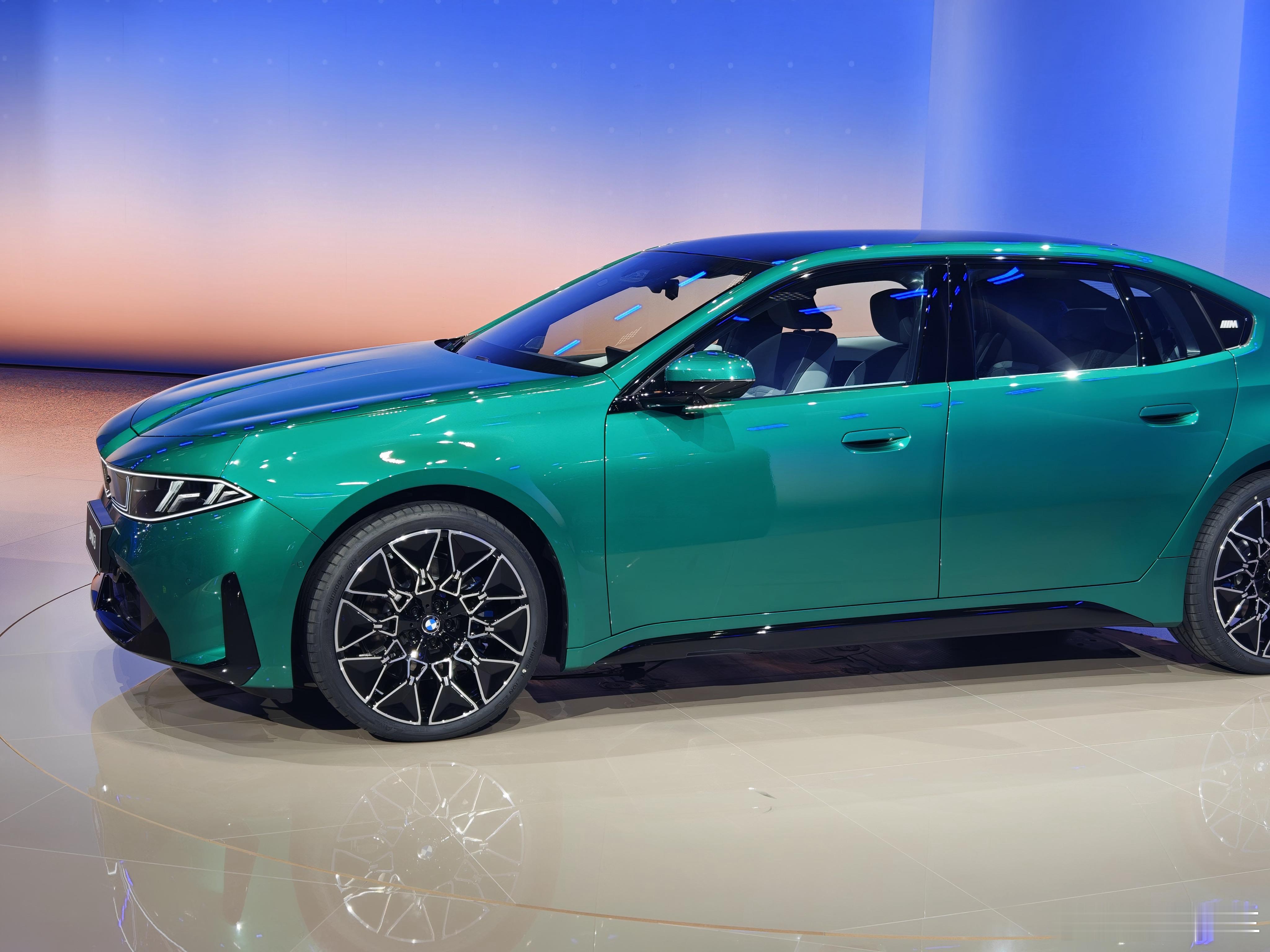 新i3也不错，看着比现款强 