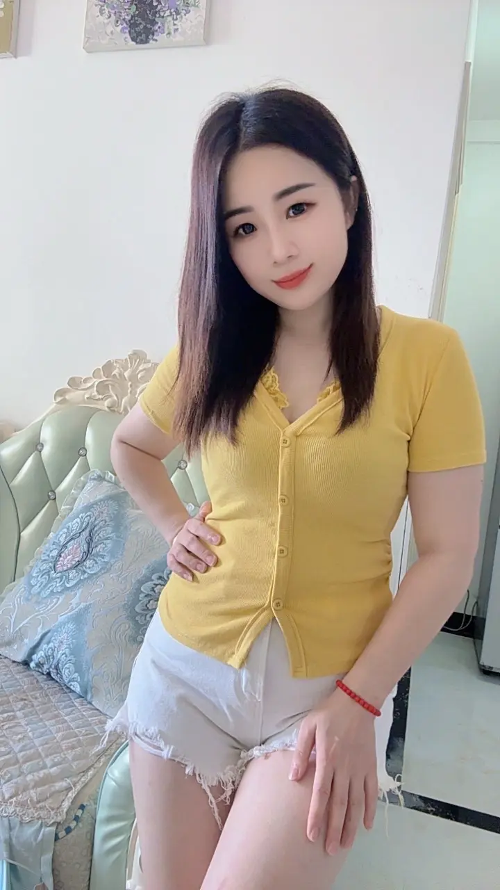当一个女人像男人一样努力奋斗，任何人都没有权利对他指指点点，说三道四...