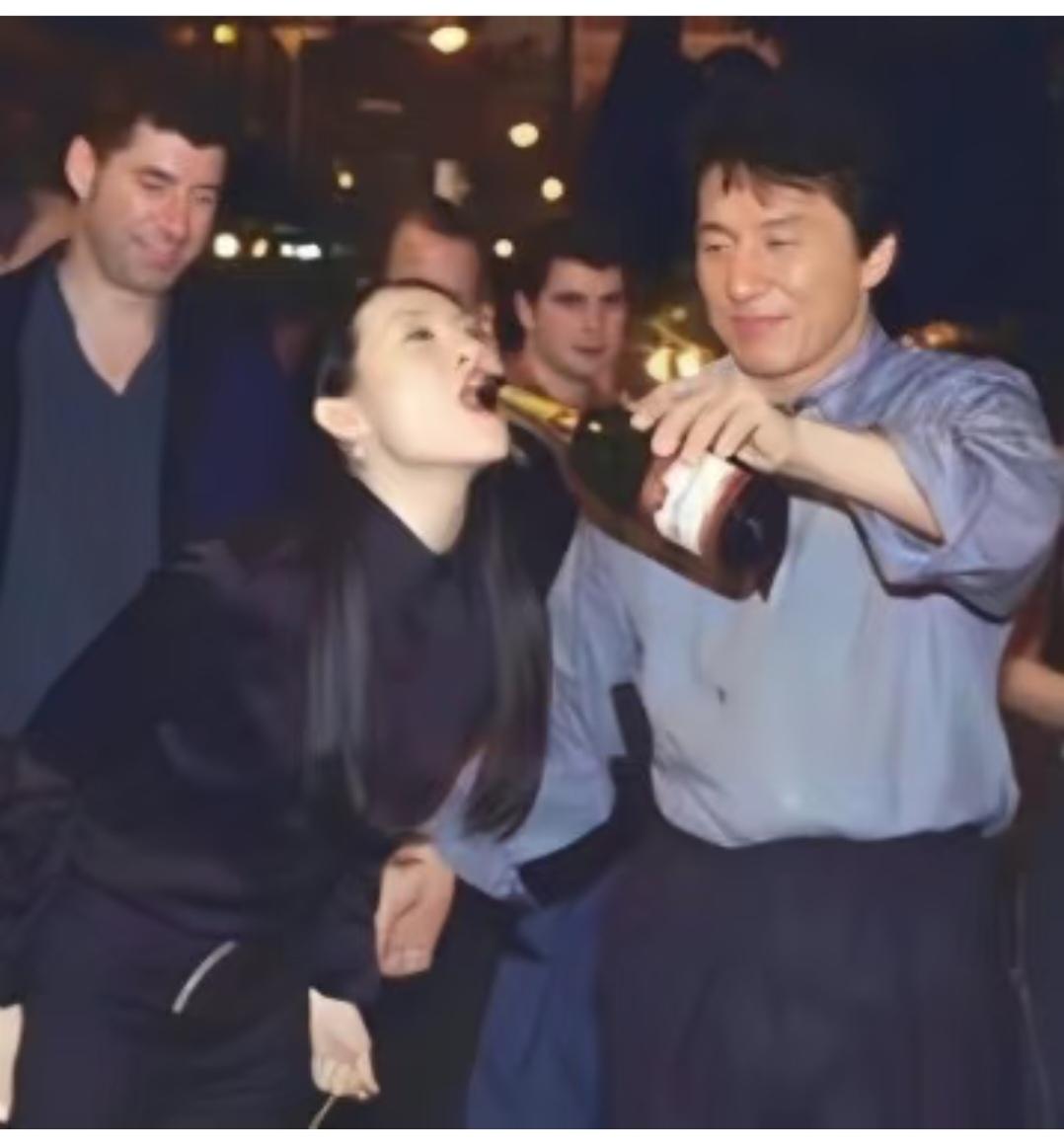 她现在应该也搞不懂，当时为什么要这样吧？