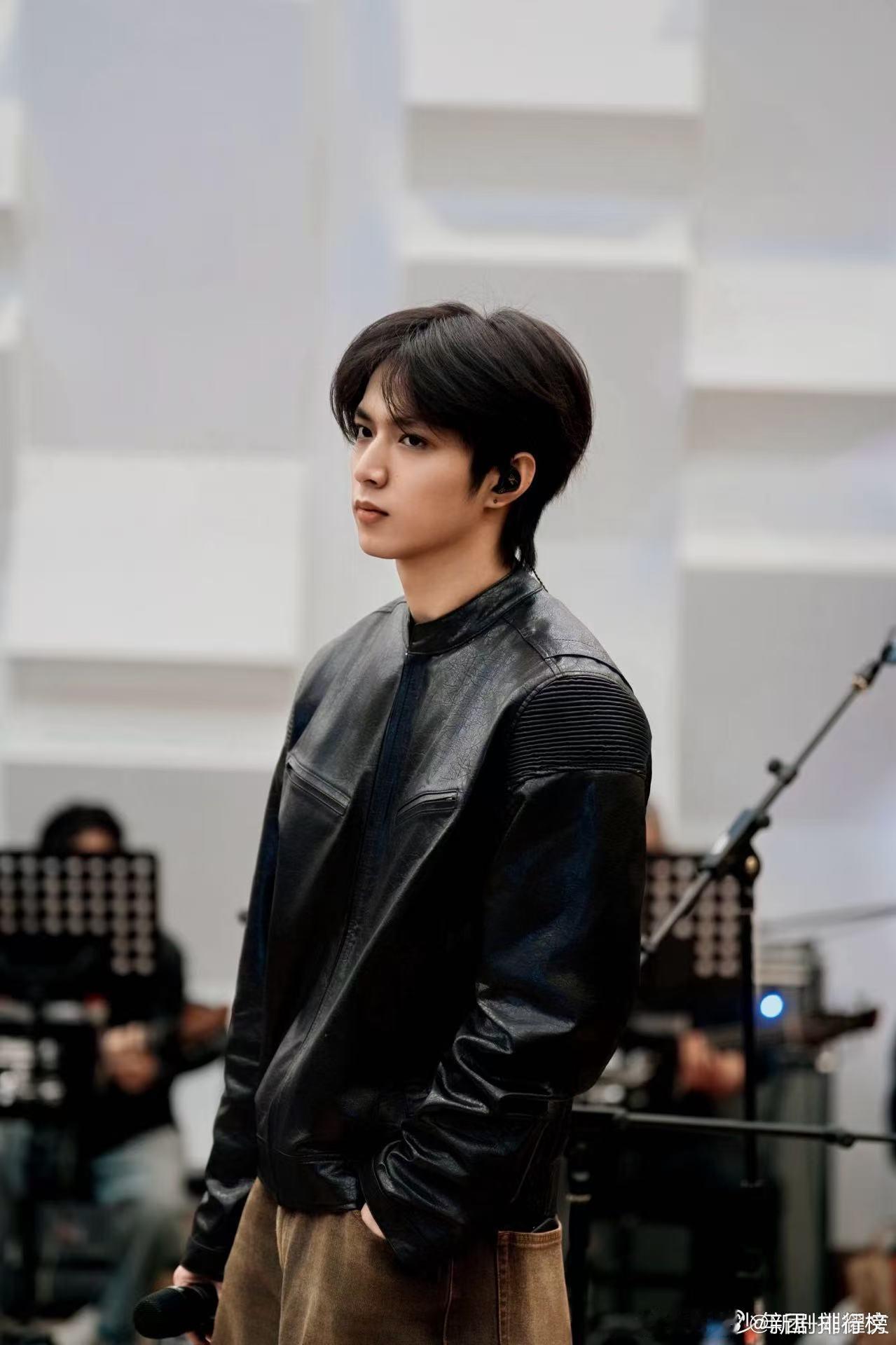 刘耀文从小就对撕名牌很期待 跑男那么多游戏环节，唯独撕名牌牢牢抓住了刘耀文的童年