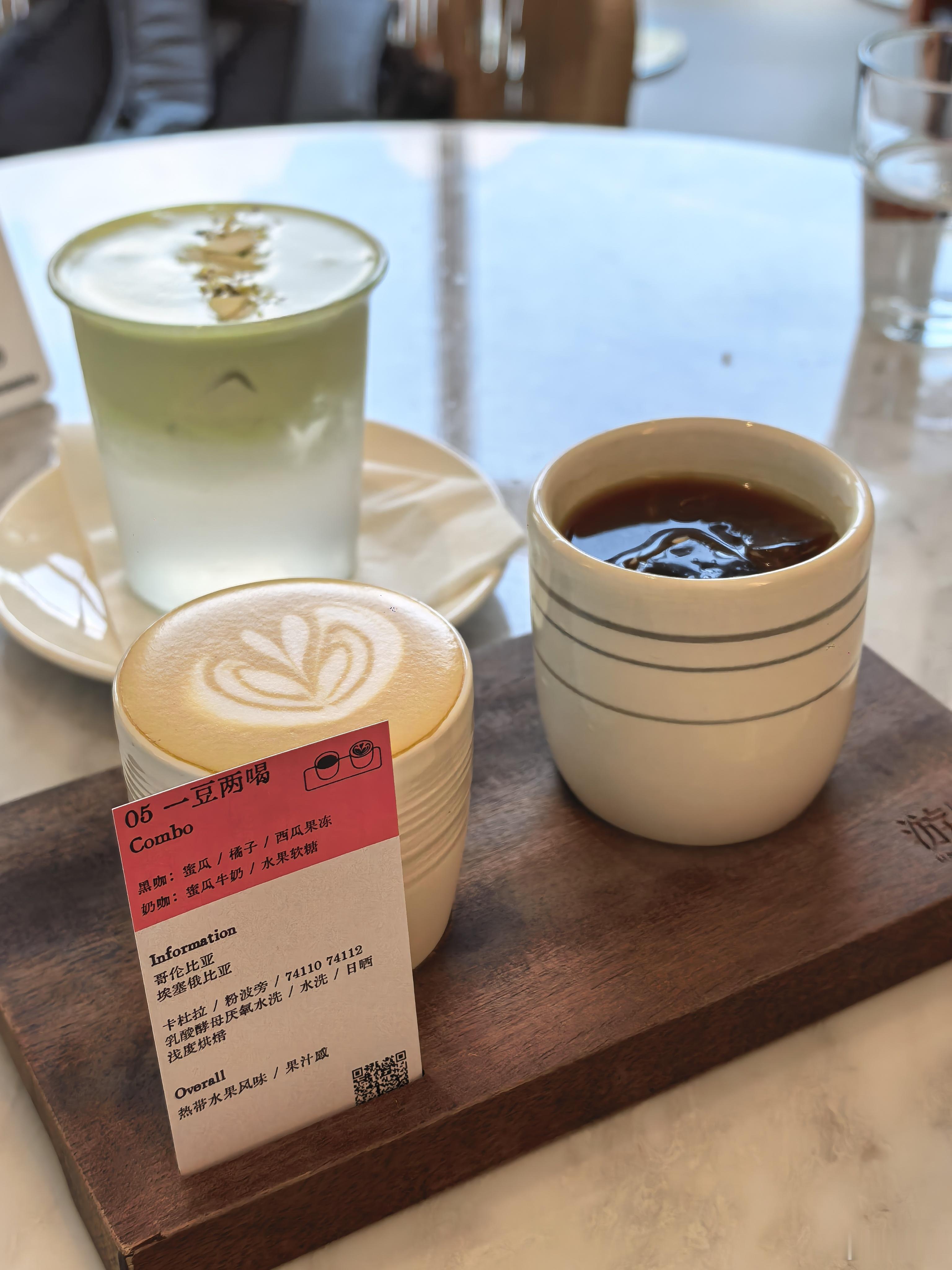 今天来南昌红谷滩，坐在全国最高的摩天轮底下喝咖啡☕CBD 是不一样哈，从老城区吃
