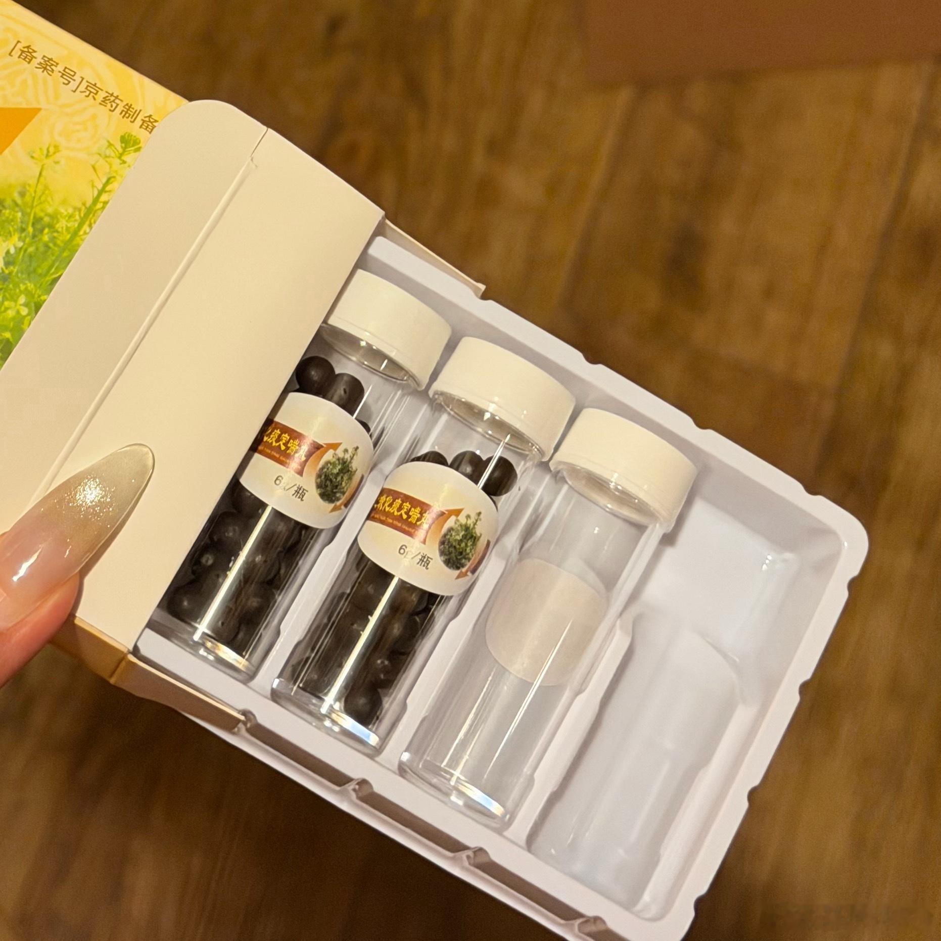 吃药的时候灵光一闪这小盒子正好拿来装一条一条的长彩带啊