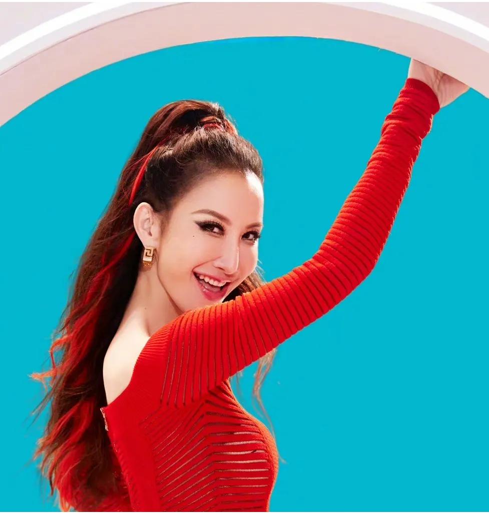李玟，CoCo Lee，1975年1月17日-2023年7月5日，出生于中国香港