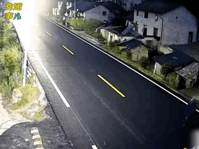 敬畏生命！夜晚过马路更需小心谨慎！