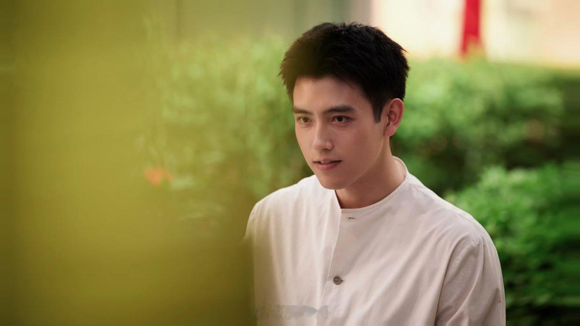 陈飞宇回应傻子演技哈哈哈哈哈连陈飞宇本人都出来回应傻子演技了，就是说阿瑟演傻子的