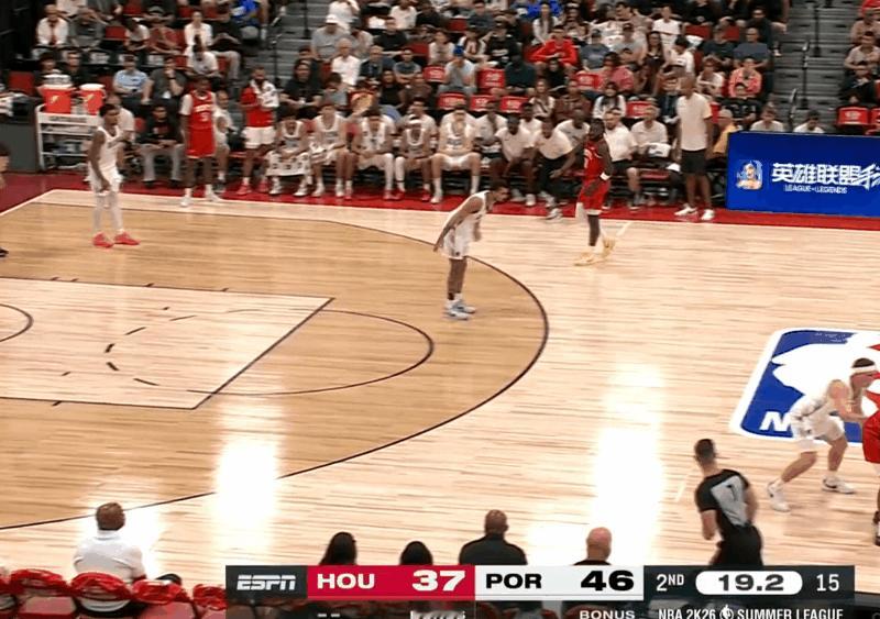 当你打惯了没有防守3秒的比赛到NBA之后开始吹防守3秒之后[笑cry]杨瀚森是如