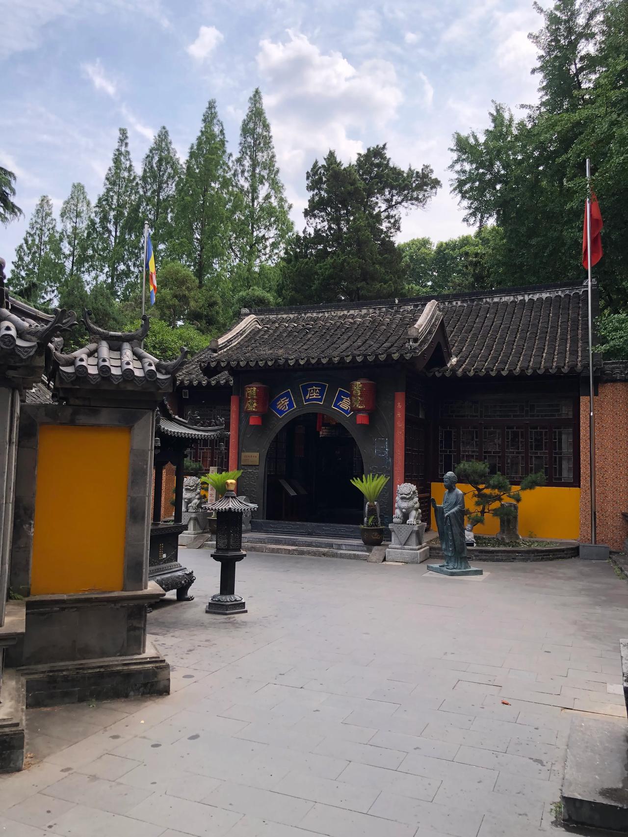 七言古风·瞻仰高座寺
文｜孙玉良

雨花台里访禅林
高座古寺隐梵音
云光说法何其