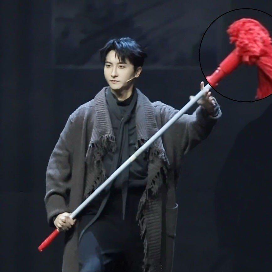 牛骏峰舞的居然是拖把 从《楚乔传》的元嵩皇子到舞台上舞拖把的戏曲人，牛骏峰总是能