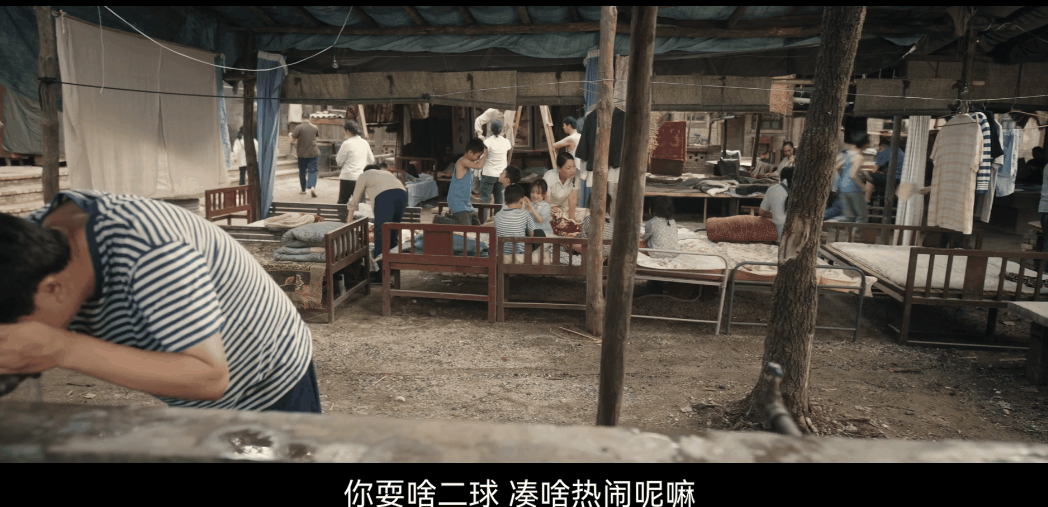 追《主角》最大的风险不是上瘾，是口音被同化。我现在评价任何东西，脑子里蹦出来的第