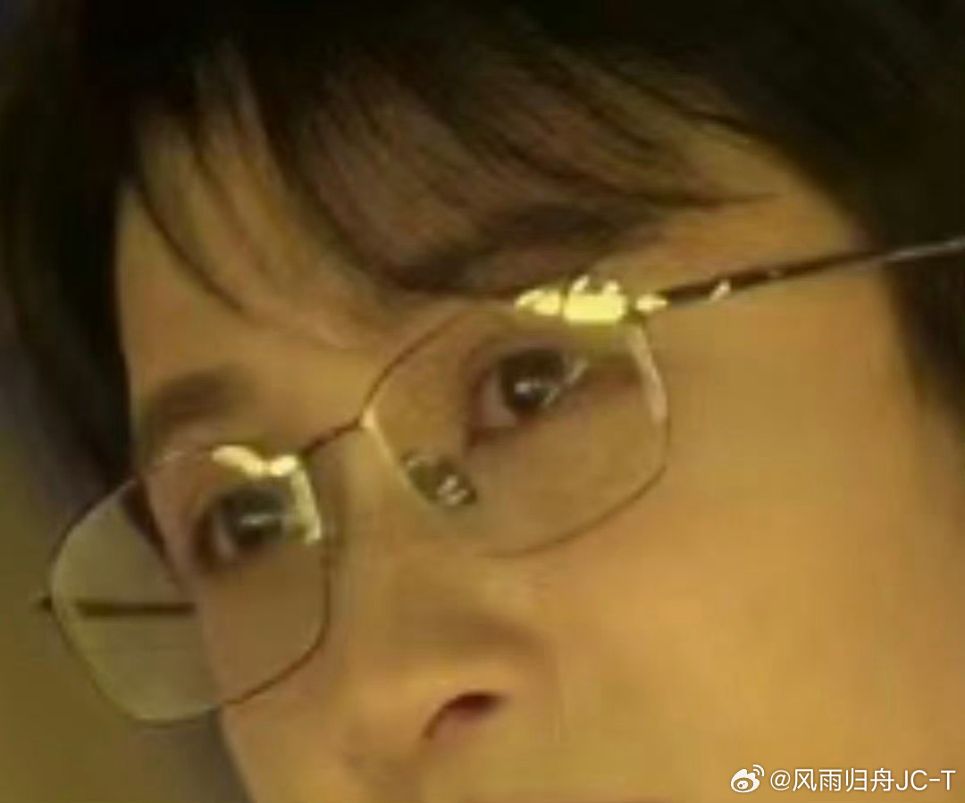 你说过，每一次哭都是因为感动，可我还是见不得你为任何人任何事红了眼眶...这个圈