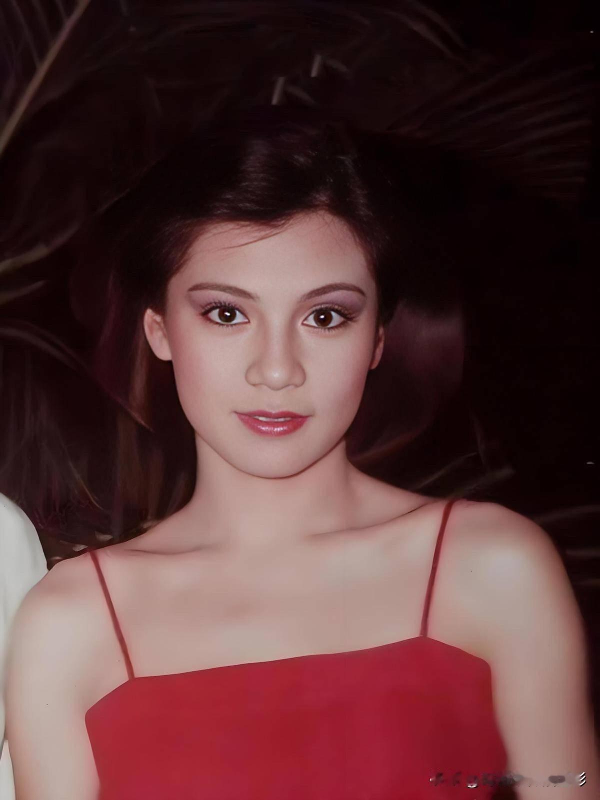 🧡永远的翁美玲👇
美得不可方物
说的就是翁美玲吧

灵动眉眼，娇俏神态
刻在