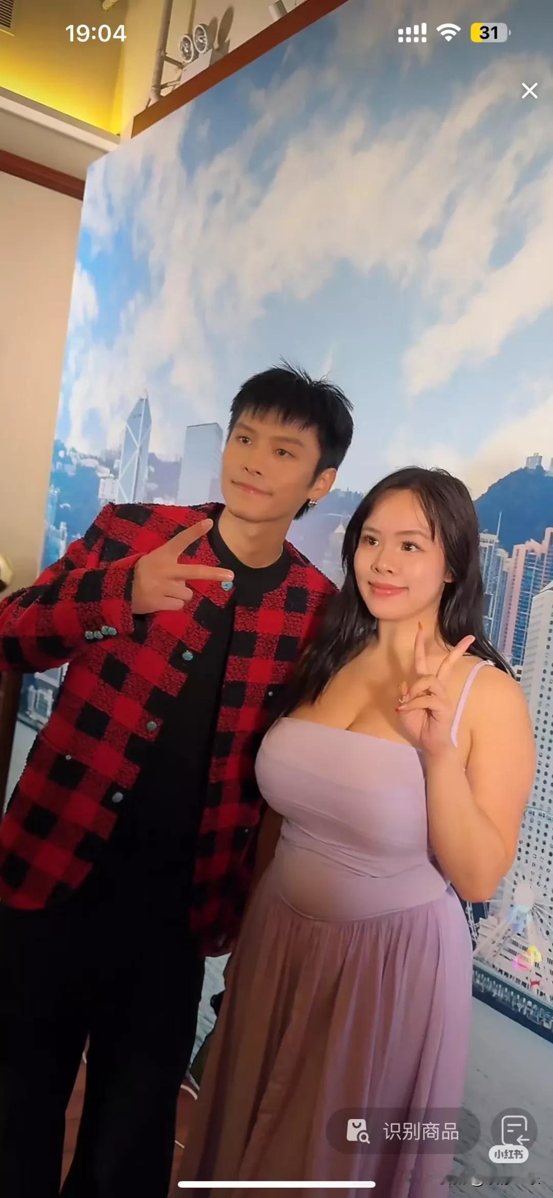 谁能告诉我这个是不是P图？？？有点协调啊，整得小杨哥都有点尴尬了#这滤镜太神奇了