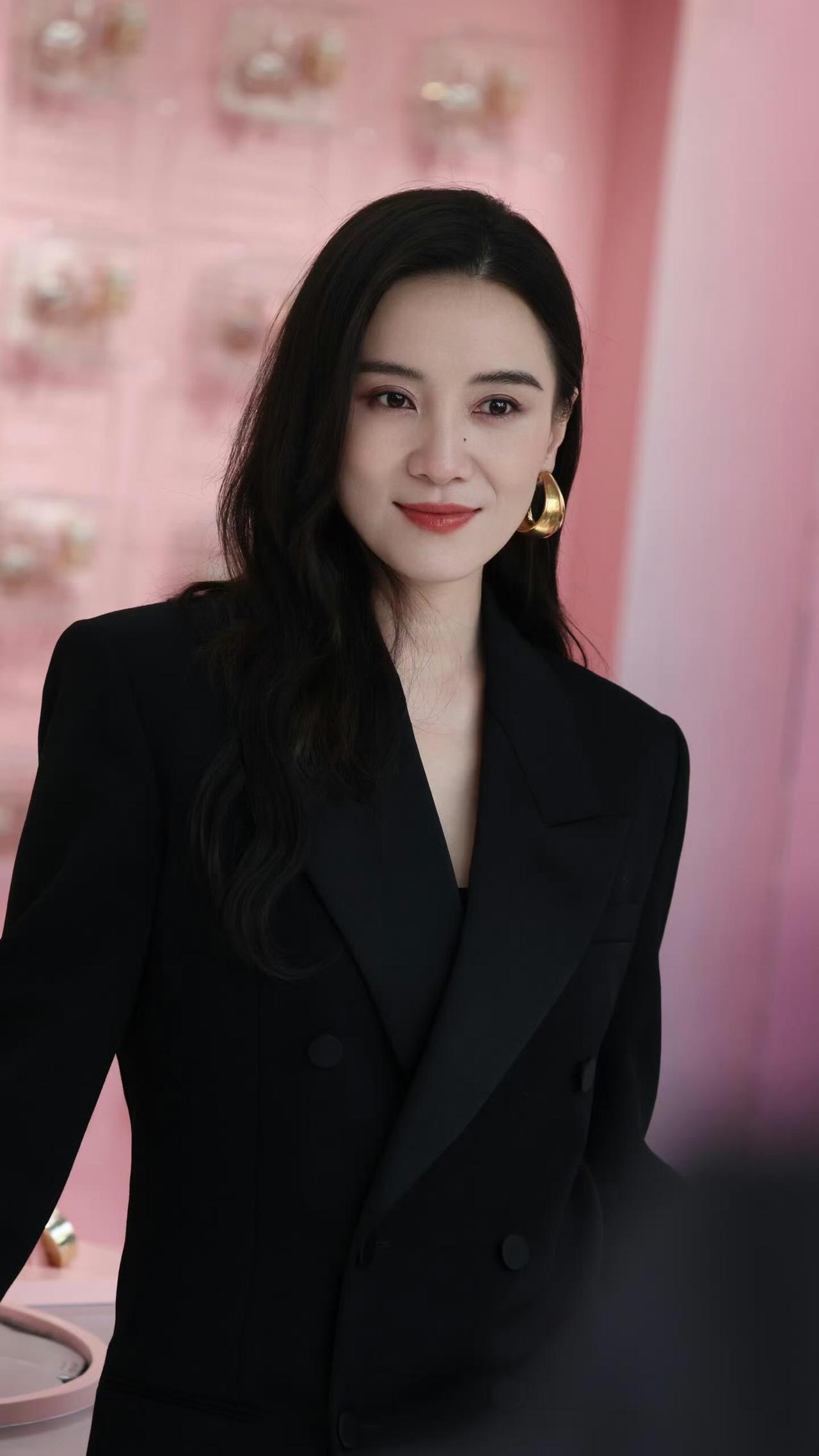 的气质真的越来越好金鸡奖影后宋佳 优雅沉稳，自带气场！