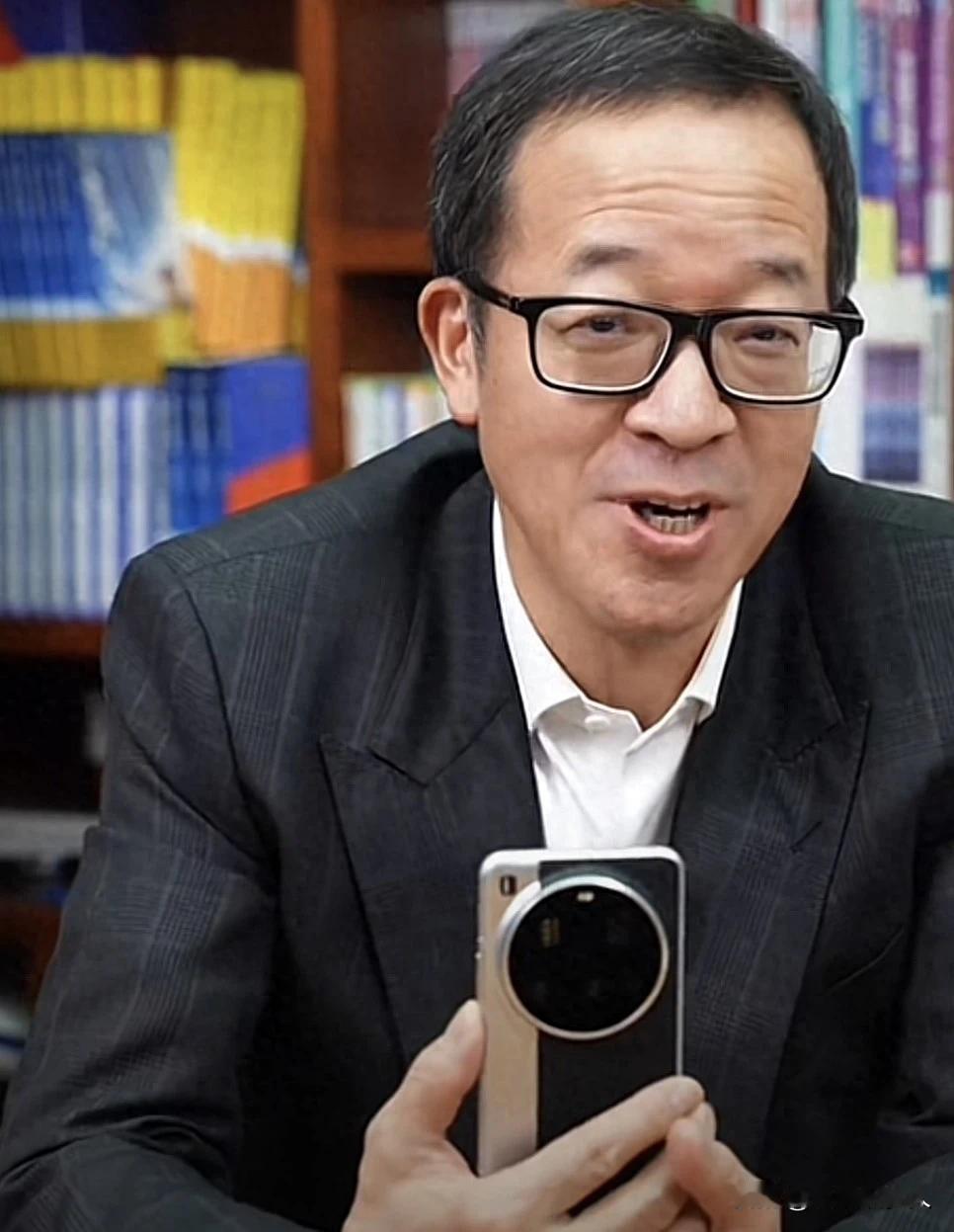 俞敏洪说：
"我有两个大学男同学已经死了，
都是家庭条件很好，
但俩人没有抵抗挫