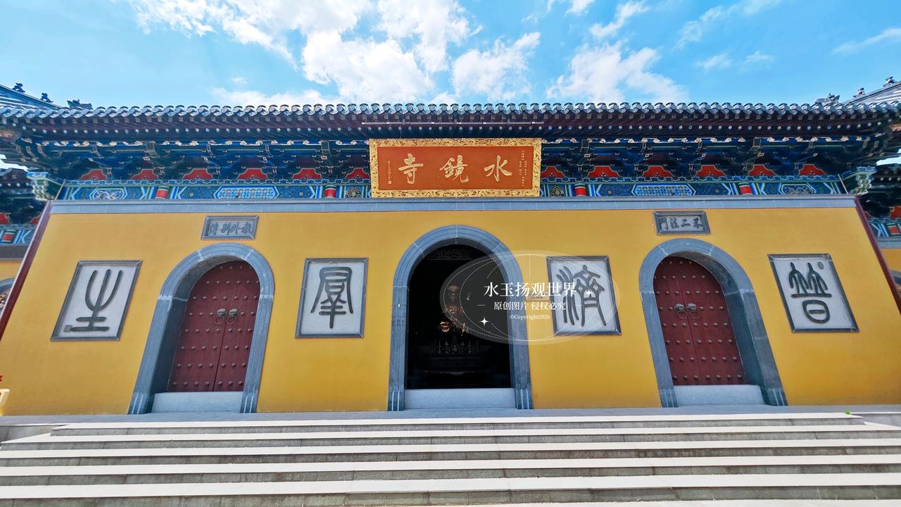 来双林古镇游玩，多数游客扎堆打卡三座古桥，顺着河道走得匆忙，很容易错过石漾水域环