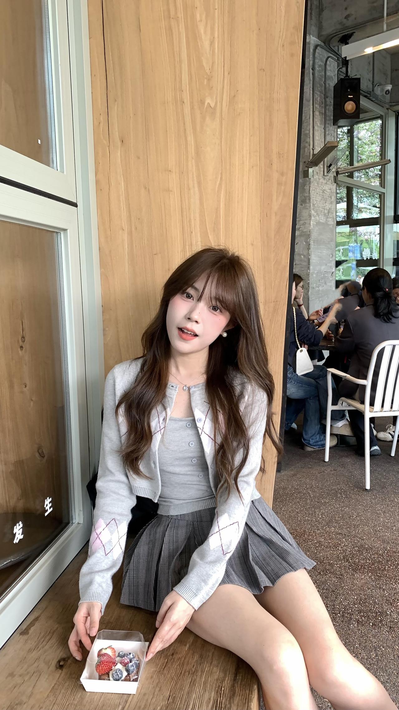 生活把我打倒了 躺下果然舒服多了
inmyfeeling 韩系穿搭