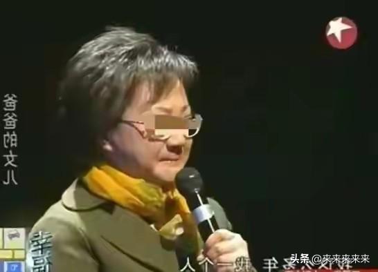 上海这桩家事，把婚姻里的恩怨、亲情里的拉扯，完完整整摊在了众人面前。
 
当年，