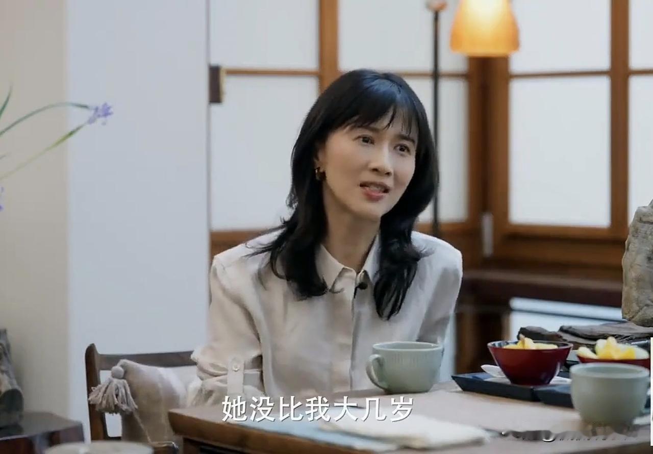 爱是放纵，也是毒药。
Papi酱的父亲年轻时风流，离婚后找了一个比Papi大几岁