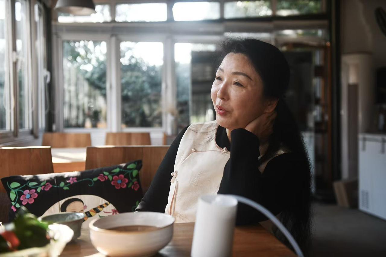 海宁之行，完全出于好奇。梁家墩（钱江潮畔）网红民宿“花伴”老板，乃主动逃离中原都