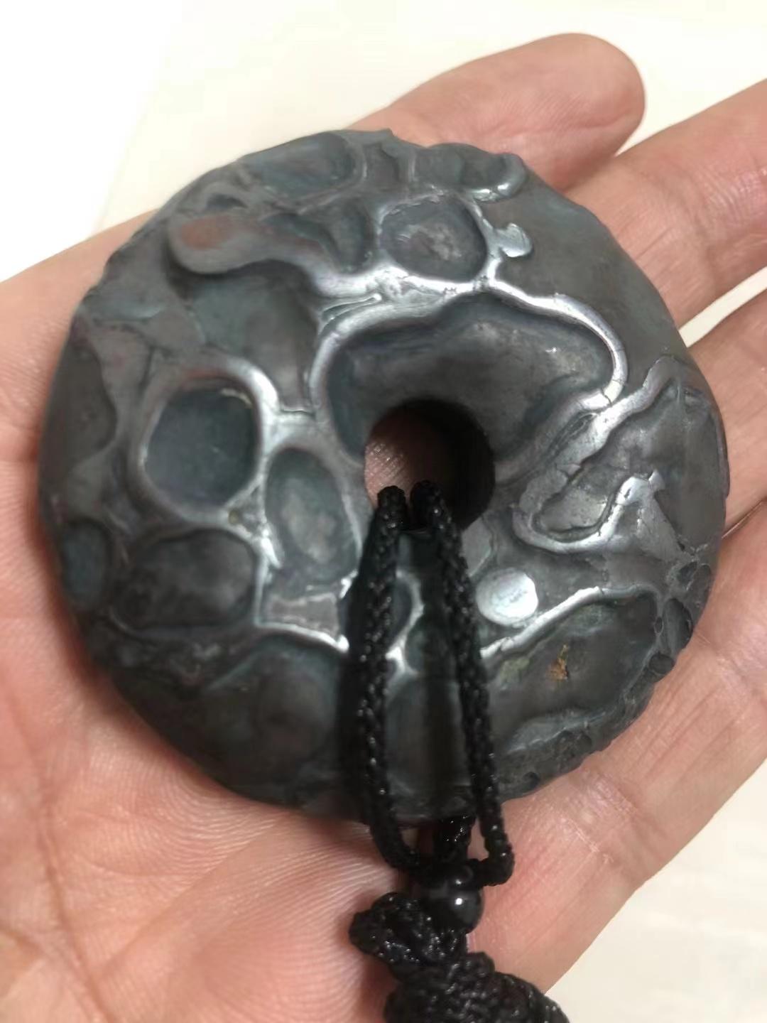 今天又去潮白河岸的和谐广场了，这里的奇石特别的多，可能是周围没有跟我一样喜欢奇石