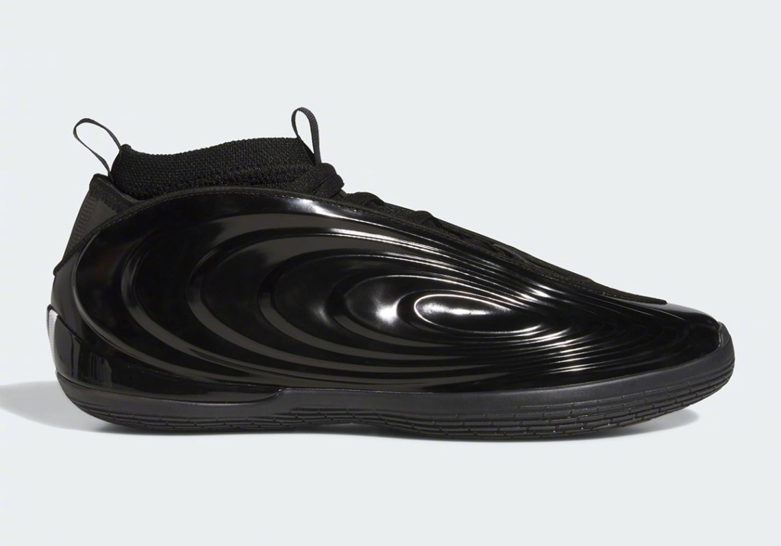 adidas Harden Vol.10「Hellcat」黑色亮面鞋身设计的Ha