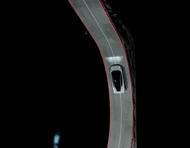 搭载SpaceX推进系统。特斯拉发布会飞的跑车。