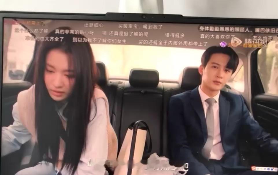 爱情有烟火弹幕都在求一户一李亦非，我先排队了 