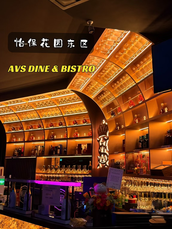 原来。。。是Live Band Bistro Cafe