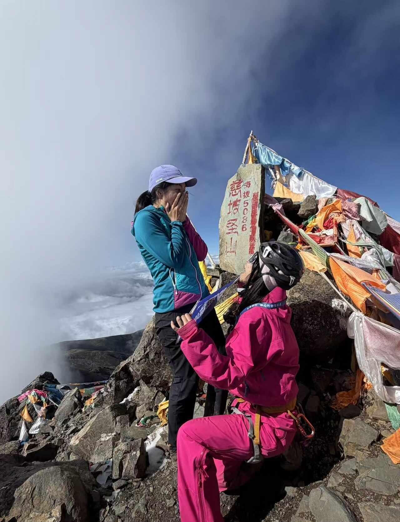 最近川西天气好好
刚从6112出山 最近一直在慈坡带队啦，夏羌拉和乌库楚冰壁直上