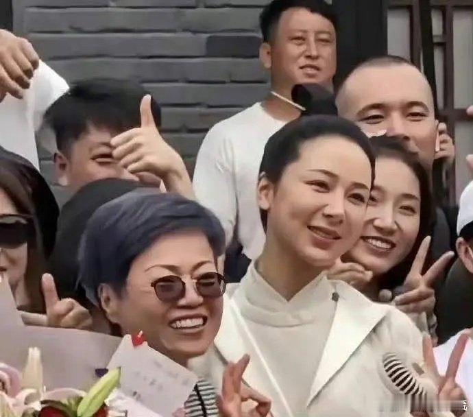 青簪行不要补拍了 到时候粉丝都认不出来杨紫了 ​​​