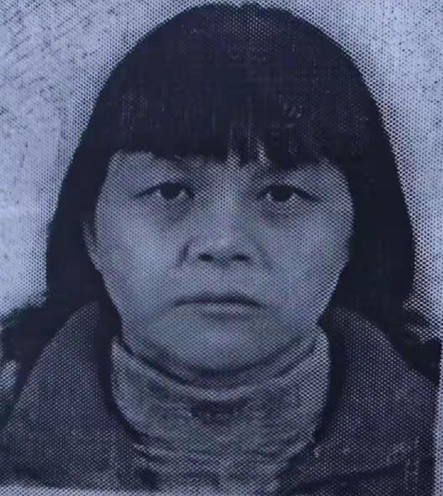 谢某梅真实照片曝光！
之前那个画师厉害了，与第二张网上照片真的很像，相似度70%