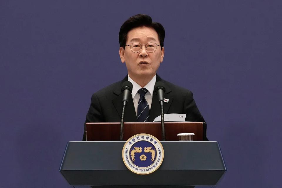 从10月开始，韩国检察厅将不再拥有绝对权力了。侦查和起诉两部分分离，检察官未来将