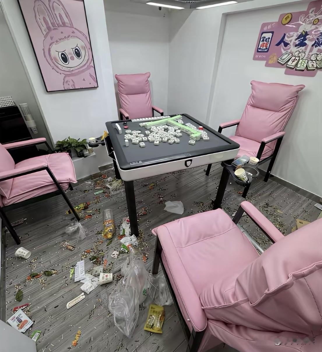 这看样子是无人麻将馆吧，听说现在无人麻将馆可以节约很多开支，有点类似开宾馆，一次