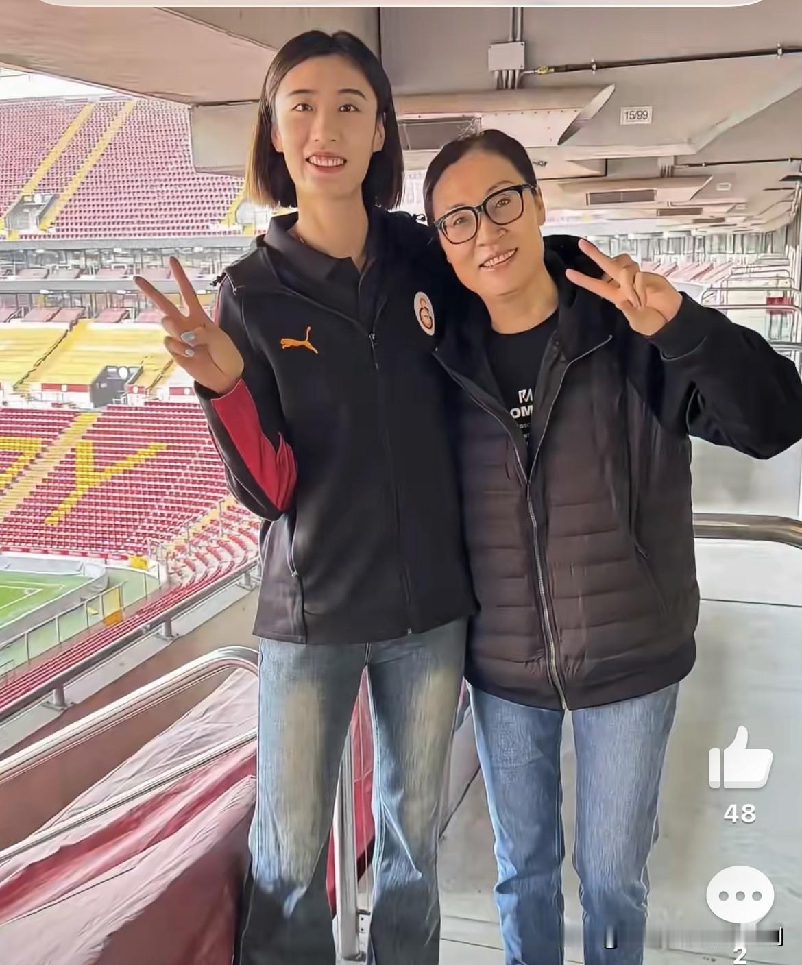 王媛媛 ：“新的征程 开启土耳其联赛之旅啦 先参观一下俱乐部”…