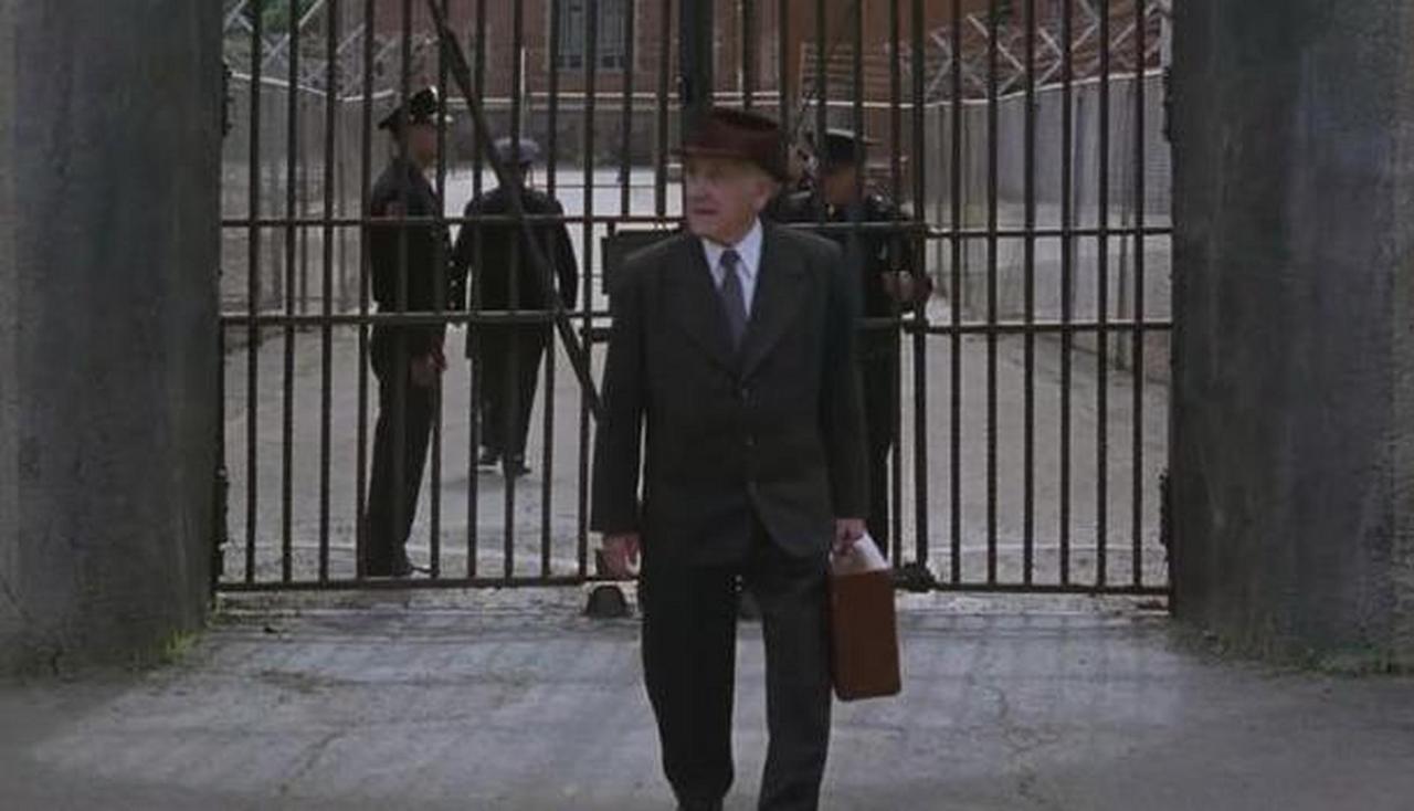 53岁，教了30年书，我想换个活法。但我担心自己已经变成《肖申克的救赎》里的老布