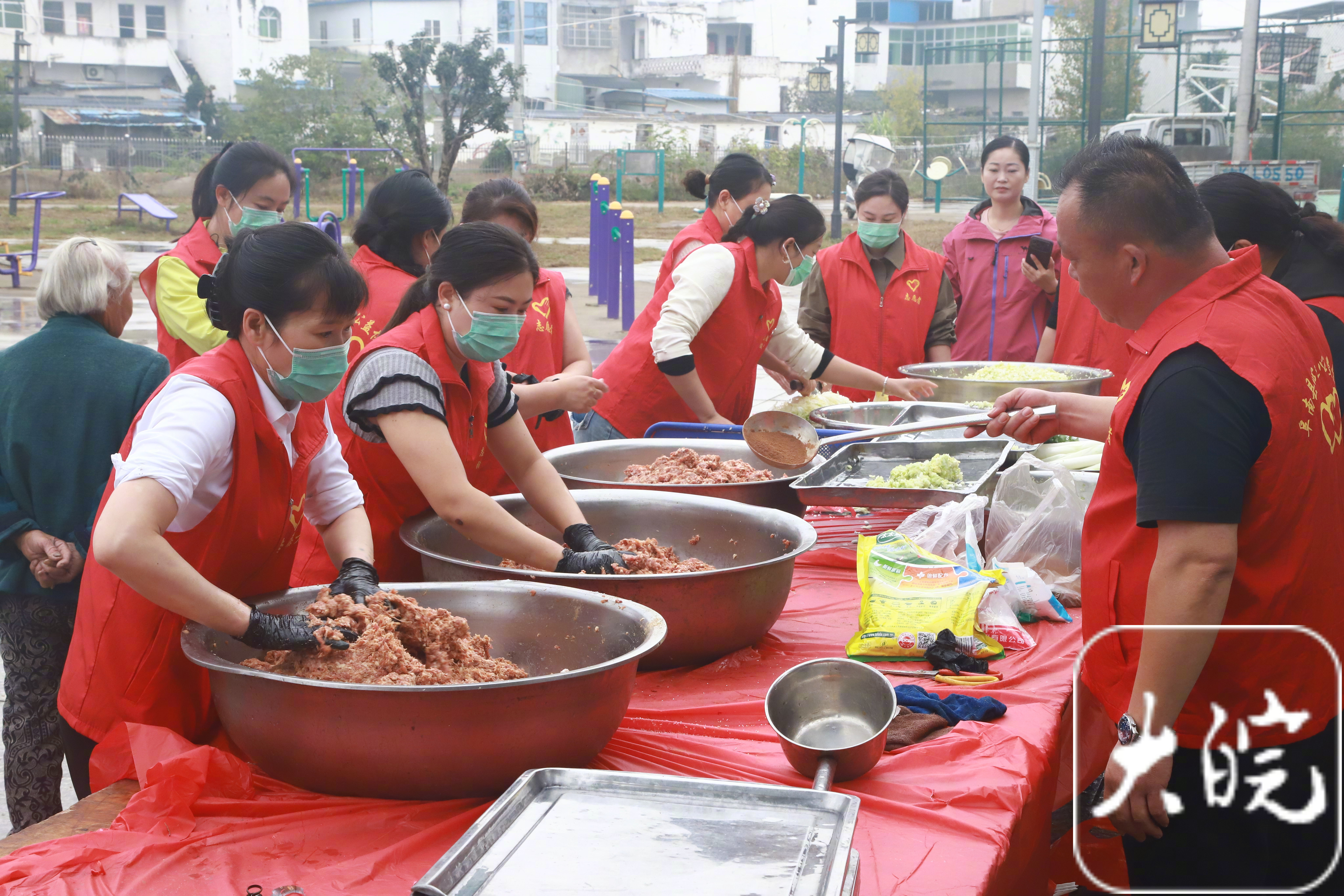 #450名老人重阳宴上吃出幸福味#【#重阳饺子宴连办4场暖了1200位老人#】1