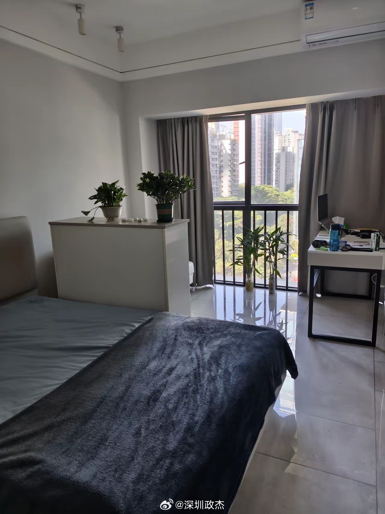 深圳湾人才房，15平，租金2000元一个月，可以租3年。。。对于刚来深圳的青年人