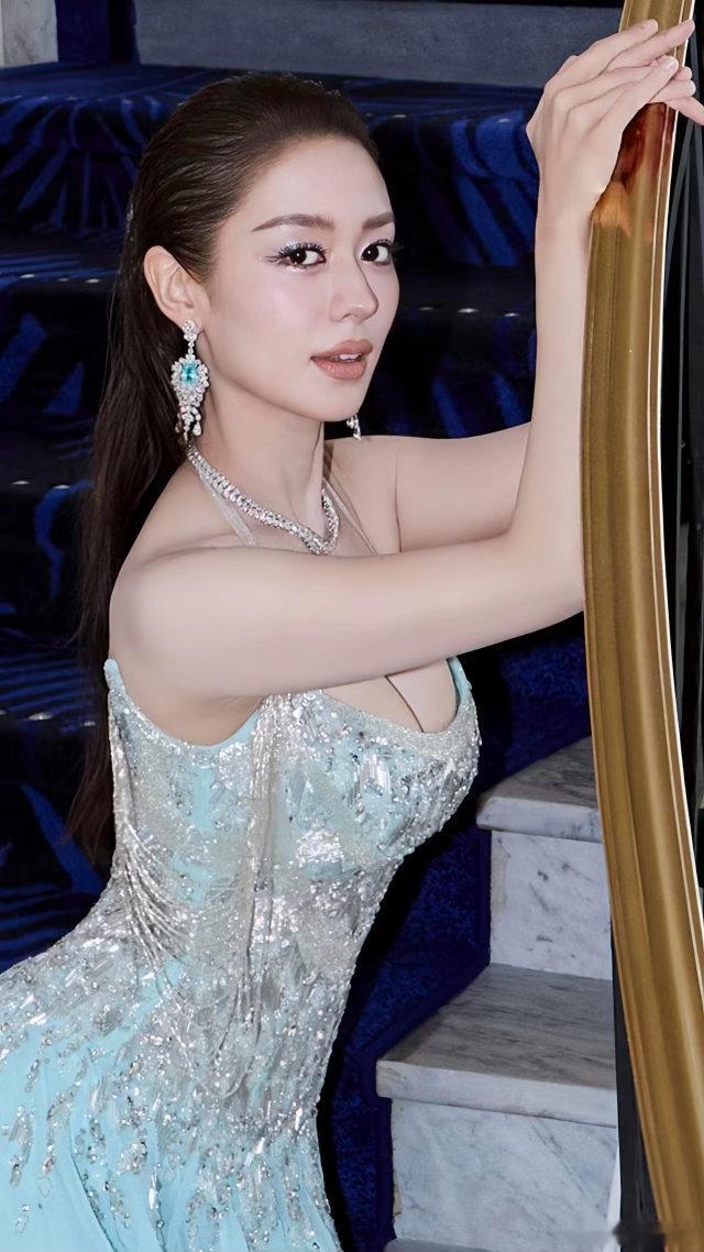 朗朗老婆这是咋了，风格大变? 