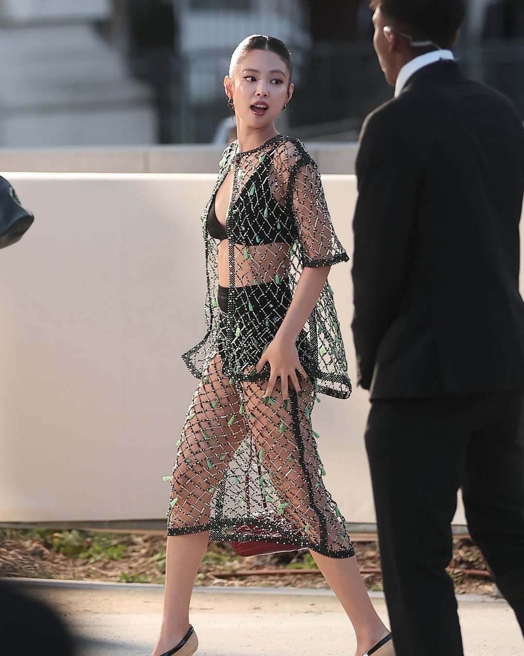 巴黎时装周260310 Jennie出席巴黎时装周CHANEL2026秋冬大秀媒